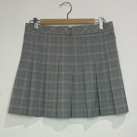 Uniqlo -- Grey, Short,  Pleated, Sleek, Sporty, Checkered Skirt - Size M - Picture 2 of 6